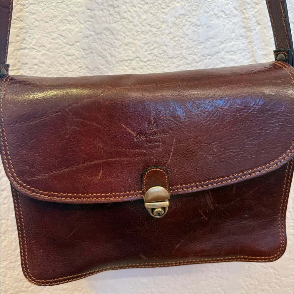Artisan Craftsmanship, timeless luxury made in Italy Old Angler Firenze bag